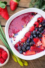 Acai Smoothie Bowl Der Gesunde Smoothie Zum Loffeln Rezept Acai Smoothie Bowl Acai Bowl Rezept Lebensmittel Essen