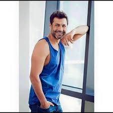 Vezi in premiera noul episod din acest serial. Lupta Rozelor PostÄri Facebook