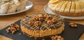 Wenn ich aber mal die unbändige lust auf die kombination aus erdnuss, schokolade und karamell habe dann mache ich mir diese leckerei einfach. Rezept Snickers Cheesecake Naturlich Vegan Herr Johann