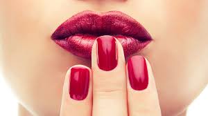 Ihr macht euch eure nägel nur kaputt :/ vielleicht denkst du nochmal also mädels, eine professionelle nageldesignerin wird euch die nägel nicht mit 12 machen. Funf Sos Tipps Und Tricks Wenn Der Shellac Kaputt Geht Intouch
