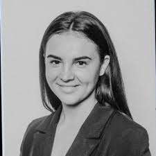 My first day back in the office after a whole 10-months of what I would  call a magical maternity leave with my beautiful baby girl ❤️ The grind  starts now! 🤗💻☕