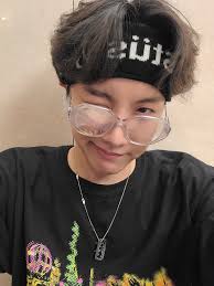 08.07.2020 · ¿quiénes forman parte de bts? J Hope Posting Couple Of Selcas For Him To Trend On Twitter Starbiz Net