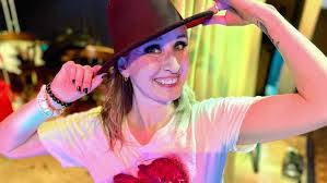 Shirley Weir's Instagram, Twitter & Facebook