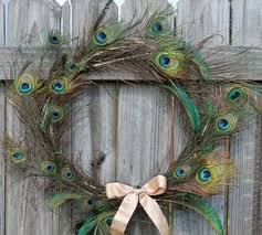 Idee De Decoration D Interieur Ou D Exterieur Avec Plumes De Paon Feather Wreath Peacock Crafts Feather Crafts