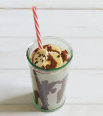 Lait Fouette A La Banane Aux Arachides Et Au Chocolat Recipe Chocolate Milkshake Special Recipes Recipe Master