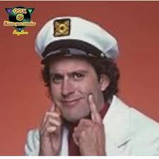 Daryl Frank Dragon , nació en Los Ángeles, California; 27 de agosto de  1942, fue un músico y compositor estadounidense, conocido como Captain  («Capitán») del dúo de música pop Captain & Tennille