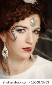 Queens Bench: Over 2,058 Royalty-Free Licensable Stock Photos