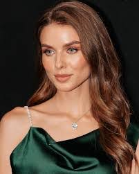 Sasha Wise's Instagram, Twitter & Facebook