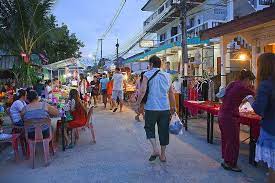 Night Markets In Thailand Lamai Town Set On The Lovely Lamai Bay Is A Popular Koh Samui Destination For Tourists From Ko Samui Thailand Holiday Chaweng Beach