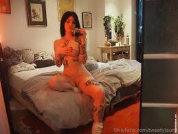Tweetylaura  tweetylaura Nude, OnlyFans Leaks, The Fappening - Photo  7531388 - FappeningBook