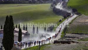 The strade bianche is a road bicycle race in tuscany, central italy, starting and finishing in siena. Strade Bianche Percorso E Programma Delle Gare In Corsa Uomini E Donne Inbici Magazine
