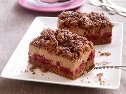 Der rührteig ist schnell gerührt und wird mit joghurt ganz besonders lecker. Cremigen Schoko Kirsch Kuchen Vom Blech Selber Machen Wunderweib