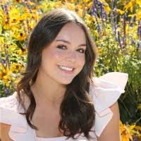 Lizzie Roe's Instagram, Twitter & Facebook