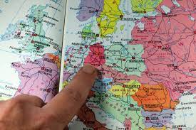 Borrowed from latin atlas, from the name of the ancient greek mythological figure ἄτλας (átlas, bearer (of the heavens)), from τλῆναι (tlênai, to suffer, to endure, to bear). Geschichte Atlas Lander Kostenloses Foto Auf Pixabay