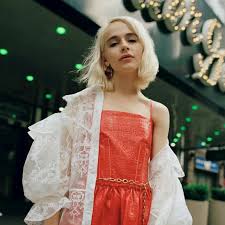 Her debut single, toys, a song that she hopes can help people feel better. caruso takes us through the process of creating the single. Broadway 39 Beetlejuice The Musical 39 Star Sophia Anne Caruso Is A Light In The Darkness Beetlejuice