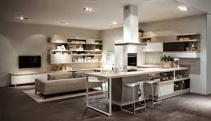 Lo spazio da riempire è quasi finito ma non ha proprio idea di come arredare la parete del soggiorno.niente panico, la soluzione è solo una: Arredare Cucina E Soggiorno In Unico Ambiente