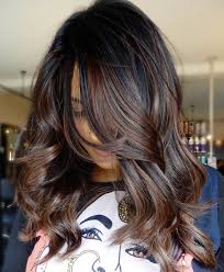 Proprio come cambia la natura che dai suoi colori verde brillante e i suoi fiori molto colorati, passa a mille sfumature calde come l'arancione delle foglie . Balayage Caramello E Gli Errori Da Non Fare Archzine It