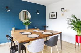 Si les meubles en bois garantissent authenticité un revêtement de galets au sol ou au mur de la salle de bains insuffle une ambiance zen et estivale. Salle A Manger Bord De Mer Bleue Photos Et Idees Deco De Salles A Manger Avril 2021 Houzz Fr