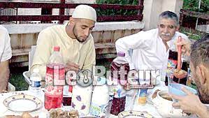 Si le défunt n'a laissé comme héritiers que ceux mentionnés dans la question, alors son héritage se répartit comme suit : Equipe D Algerie Ghoulam Chez Nous Celui Qui Ne Jeune Pas N A Pas Le Droit De Passer A Table Avec Les Grands Cela M A Incite A Le Faire Des L Age De