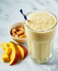 Lait Fouette Au Tourbillon De Mangues Et Au Beurre D Arachide Lait Fouette Idee Recette Smoothie Recette