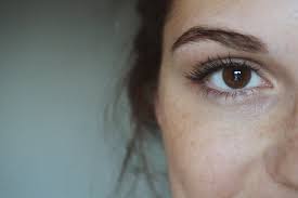 Comme d'habitude, je fais confiance à mes huiles végétales favorites, qui ne me déçoivent jamais ! Comment Faire Pousser Ses Sourcils La Mode C Est Vous
