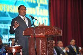 The head of state is the sultan of perak, and the head of government is the menteri besar. Majlis Executive Talk Dan Perutusan Tahun Baru 2017 Yab Menteri Besar Perak 12 Januari 2017