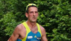 Dopo un'infanzia trascorsa in un collegio religioso e la militanza nella sinistra extraparlamentare (entrambe narrate nelle prime due parti del romanzo gli esordi), verso la fine degli anni settanta ha intrapreso un apprendistato letterario, protrattosi per quindici anni e terminato nel 1993 con la pubblicazione dei tre racconti di clandestinità. 7Âª Edizione Tourlaghi Tn Sportdimontagna Com