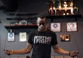 Sportscenter's stuart scott has endured 58 infusions of chemotherapy and has undergone three abdomen surgeries but has not yet beaten the sportscenter's stuart scott is battling appendiceal cancer for the third time since his first diagnosis in 2007. Espn Anchor S Private Battle With Cancer Becomes A Public One The New York Times