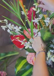Globalrose lets you have the choice between 100 red roses or 100 assorted colored roses (4 different colors in each delivery or you can upgrade to a choice of your variety for only $10 more a month). Monthly Fresh Flower Delivery Club Subscription Bouquets And Arrangements