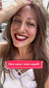 Anna con Parrucca: Scopri il Frontale Invisibile e le Diverse Opzioni  Disponibili