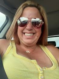 🔴 Half a dozen pay phones out front, incredible❗