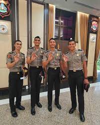 Hingga akhirnya saat rivan bermain di ajang kapolda cup jambi,. 9 Potret Macho Rivan Nurmulki Spiker Voli Terbaik Di Indonesia