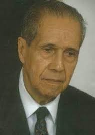 Mariano Lebrón Saviñón . Médico, poeta y profesor universitario dominicano.  Representante del Movimiento de la Poesía Sorprendida. Nació el 3 agosto de  1922 en Santo Domingo, hijo del español José Lebrón Morales