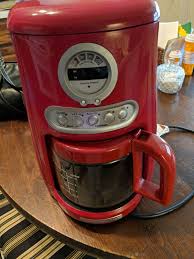 Thanks to kitchenaid's advanced technology, this coffee maker offers more automated features with an automatic door that opens at the push of a button to fill the brew basket. Kitchenaid Red 10 Cup Coffeemaker Model No Kcm511er 1 Kitchenaid Coffee Maker Kitchen Aid Food Storage Containers