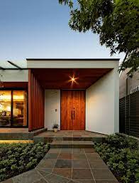 家 新築 一戸建て 住宅 の外観 画像 homify 住宅 外観 現代的な玄関ドア 玄関ポーチ