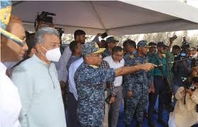 পতেঙ্গায় হাসপাতালের জন্য অধিকৃত জায়গা ঘুরে দেখলেন অর্থমন্ত্রী - দৈনিক  আজাদী