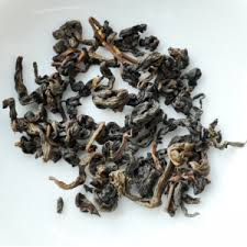 This is a pale white tea with soft yellow leaves. 1980 Spring Hung Shui Oolong From Feng Huang Dong Ding Weight 1 Gr
