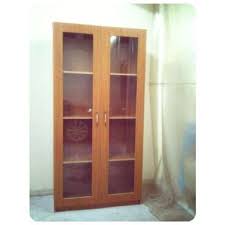 for sale wood kabenit files 2 door glass price 25 bd للبيع خزانة ملفات خشب بحالة جدا ممتازة السعر 25 bd tel 33770050 china cabinet home decor decor