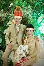 Lebih dekat kamu bisa menyaksikan keindahan kebaya dengan gaya seperti ini cukup. Batak Wedding Kebaya Pernikahan Pengantin Gaun Perkawinan