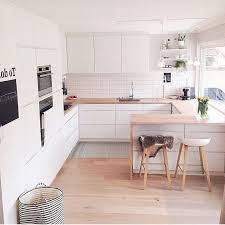 Browse photos of scandinavian kitchen designs. Weisse Holzkuche Sozial Club Scandinavian Kitchen Design Scandinavian Interior Kitchen Kitchen Interior