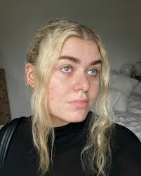 self love sunday. makes me wanna spread some no makeup, no filter, not even  a hairdryer, straight out of bed love!!!