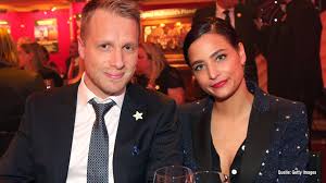 Amira pocher (27) und oliver pocher (42) setzen sich auf instagram gegen pädophilie ein, indem sie unter die frau des comedians zeigte sich schockiert und schreibt: Amira Pocher Die Ehefrau Von Oliver Pocher Gibt Mama Einblicke