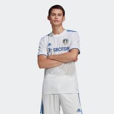 Soccerlordâ provides this cheap leeds united home kids football kit also known as the cheap leeds united home kids soccer kit with the option to customize your football kit with the name and number of your favorite player or even your own name. Adidas Leeds United Fc 20 21 Home Jersey White Adidas Uk