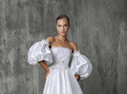 Besonders leicht machen sie die rückmeldung zu hochzeitseinladungskarten mit unseren antwortkarten und adressaufklebern. Wer Hatte Gedacht Dass Brautkleider Mit Puffarmel Ein Comeback Machen Hochzeit Um 3