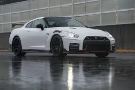 two engineering teams one very fast car stopping it is a challenge the story behind how the braking system for the 2020 nissan gt r nismo cam 日産 日産 gtr 車 画像