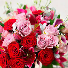 Ogni anno, per la festa degli innamorati, si vendono milioni di rose rosse , bianche e rosa. Rose Rosse San Valentino Verona Spedire Mandare Consegnare Invio Mazzo Verona Grande Rose San Valentino Citta Dei Fiori Verona