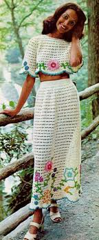 There are many different crochet granny square designs and many free granny square crochet patterns suitable for beginners and all skill levels. Hippie Crochet Top Vintage Crochet Granny Squares Halter Top Pattern Cropped Bib Top Beach Top Digital Pattern Pdf Instant Download Sewing Fiber Crochet Deshpandefoundationindia Org