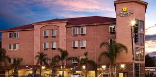 Free wifi in public areas, free self parking, and a free airport shuttle are also provided. La Quinta Inn Suites By Wyndham Inglewood Ab 104 Hotels In Inglewood Kayak