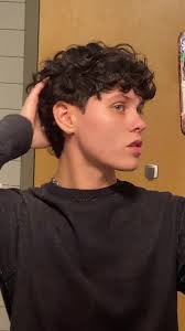 I trimmed my hair for the first time without doing a fade im so proud of  myself 🥲