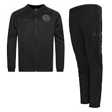 Blaue nike psg trainingsanzüge für kinder zum fußballspielen. Paris Saint Germain Trainingsanzug Dry Squad Chl Jordan X Psg Schwarz Grau Kinder Www Unisportstore De
